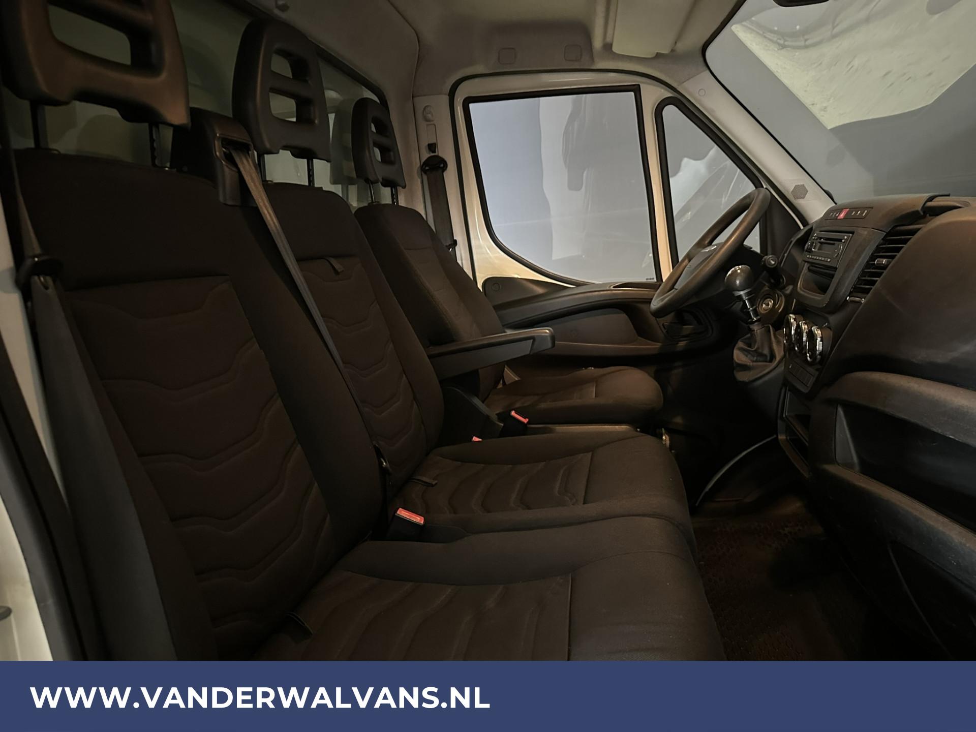 Foto 7 van Iveco Daily 40C15 3.0L Bakwagen + laadklep + 3500kg Trekhaak Airco | Cruisecontrol
