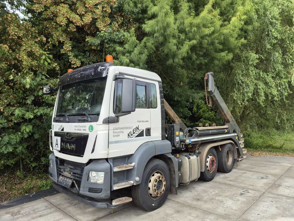MAN TGS26.460 skip loader truck